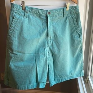 Izod green shorts 34